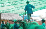 Rờn rợn xem trâu biểu diễn xiếc bước qua người chủ nằm dưới đất